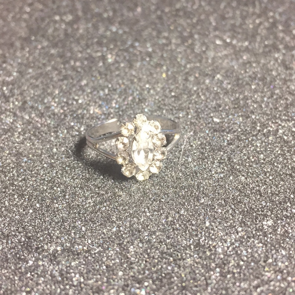 Sarah Coventry rhinestone ring